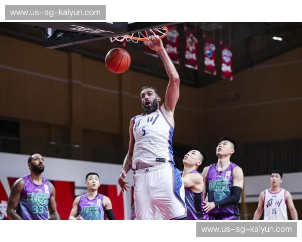 季后赛半场集锦:点燃激情的巅峰对决,钢铁意志的狂飙瞬间 季后赛半场集锦:点燃激情的巅峰对决,钢铁意志的狂飙瞬间